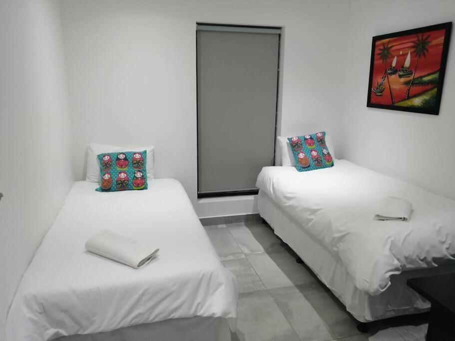 Holiday home Pearl Haven, Coastal Comfort Just Steps From The Shore! Yzerfontein