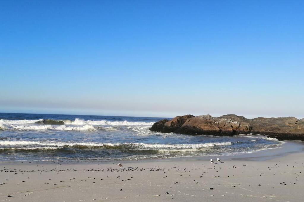 Holiday home Pearl Haven, Coastal Comfort Just Steps From The Shore! *