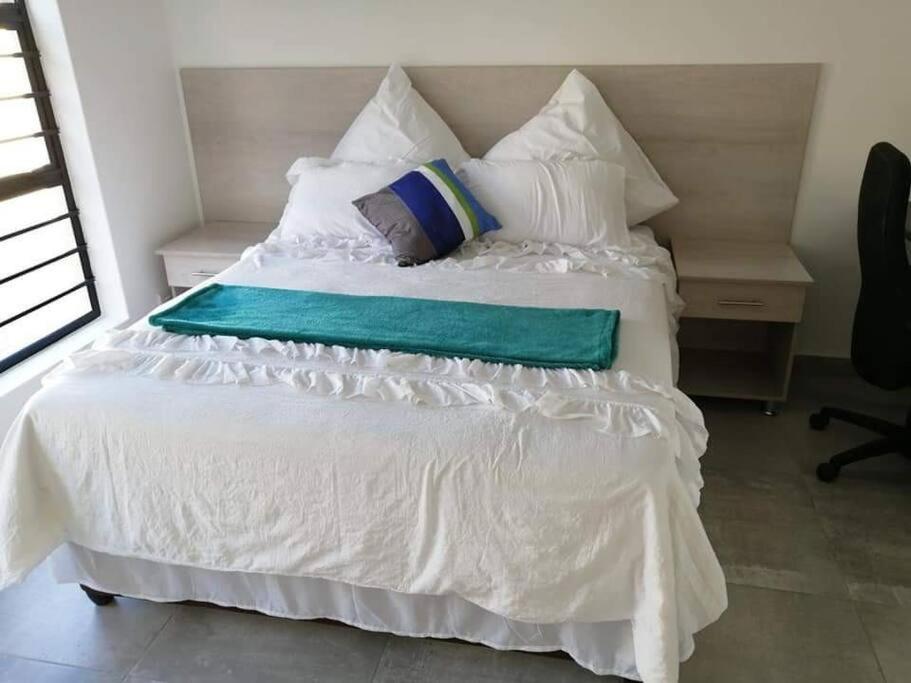 Holiday home Pearl Haven, Coastal Comfort Just Steps From The Shore!