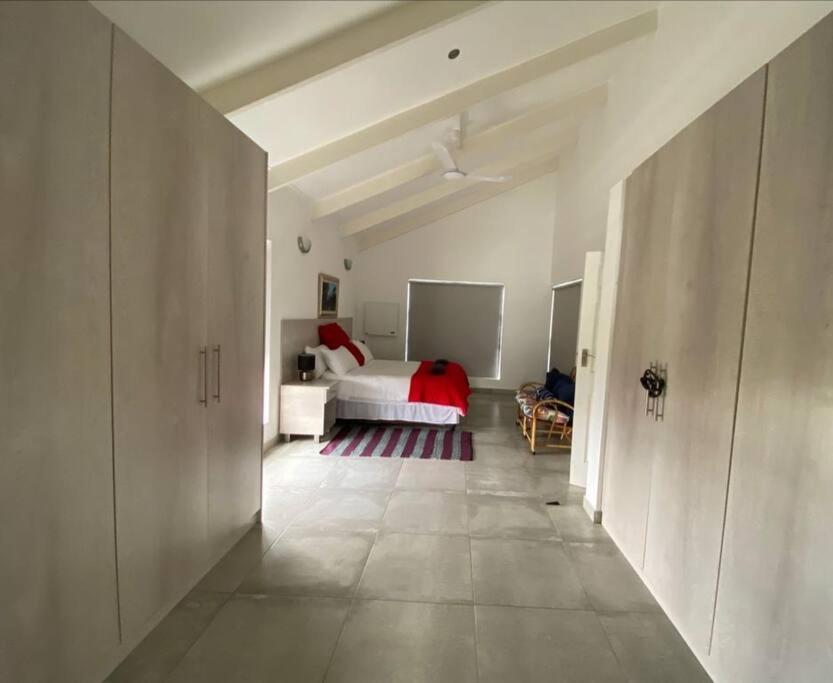 Holiday home Pearl Haven, Coastal Comfort Just Steps From The Shore! Yzerfontein