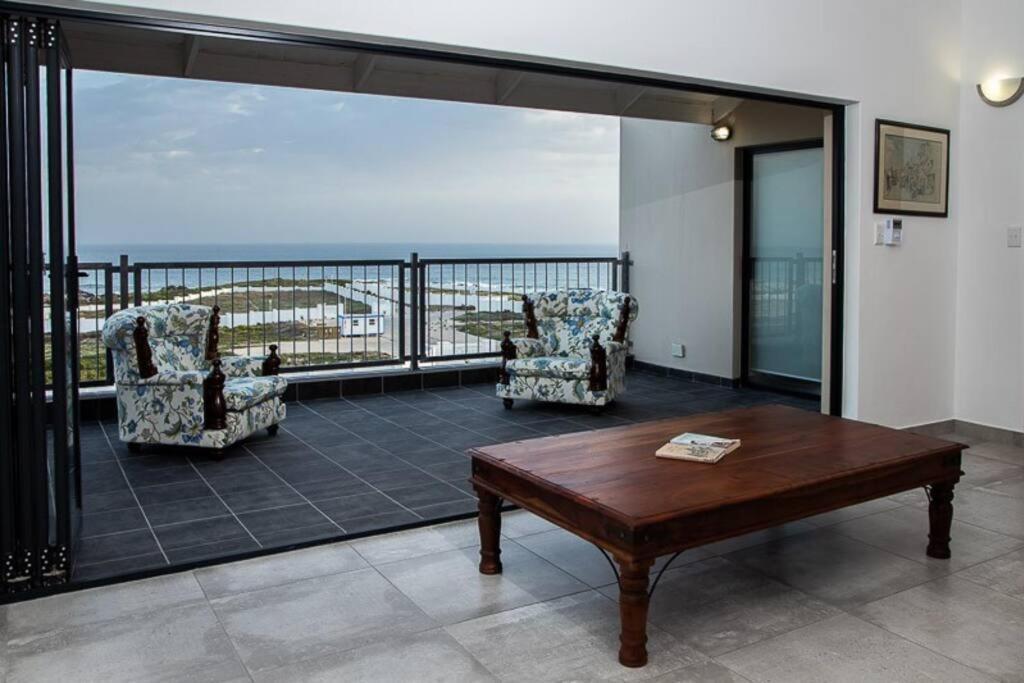 Pearl Haven, Coastal Comfort Just Steps From The Shore! Holiday home *