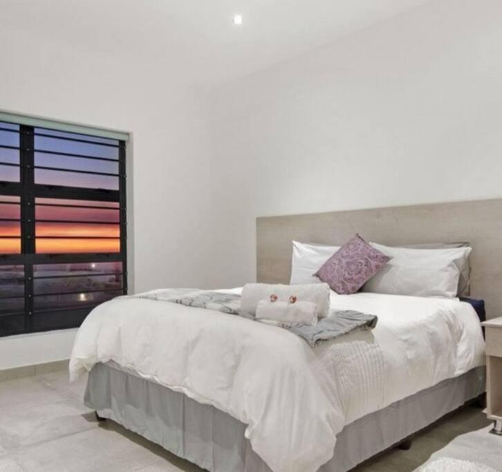 Pearl Haven, Coastal Comfort Just Steps From The Shore! *