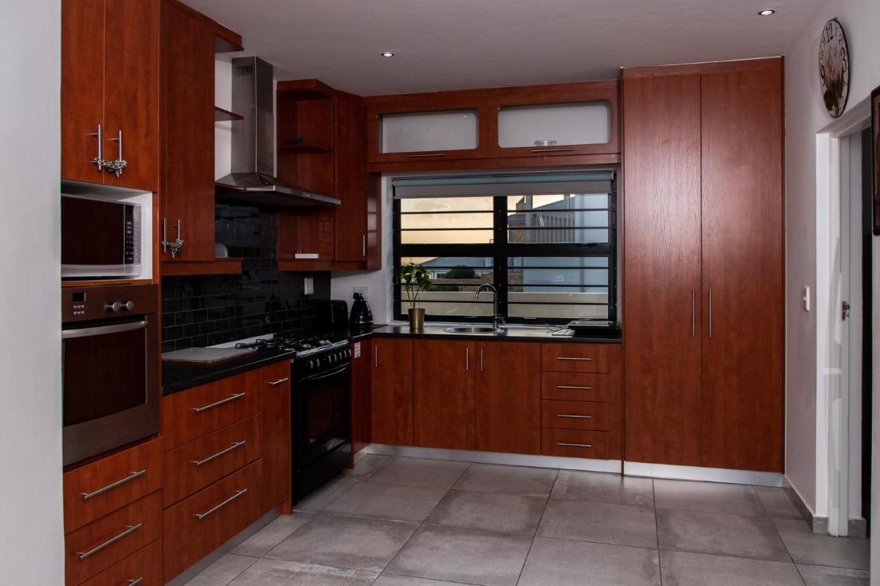 Pearl Haven, Coastal Comfort Just Steps From The Shore! Holiday home Yzerfontein